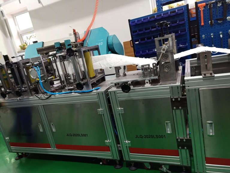 立晟KN95口罩機滾筒壓紋熔接工序